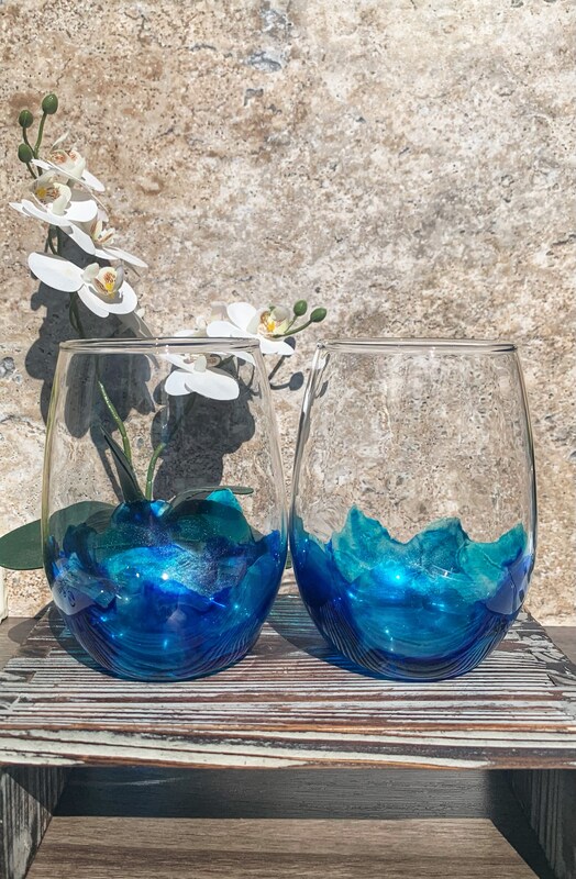 Blue wine glasses - stemless wineglasses finished with food safe epoxy resin